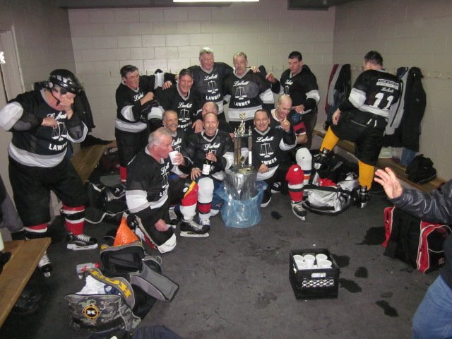 viarailseniorsdivisionwinnersblackhawks3.jpg
